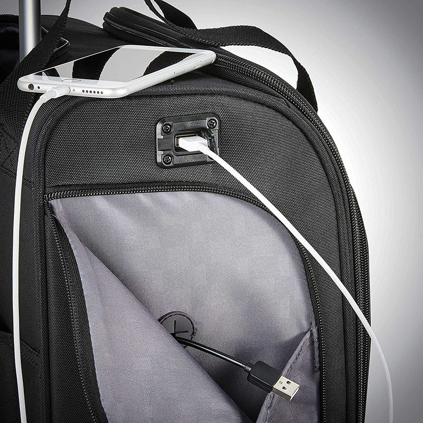 Carry-on Spinner with USB Port 4-Wheel Roller Bag